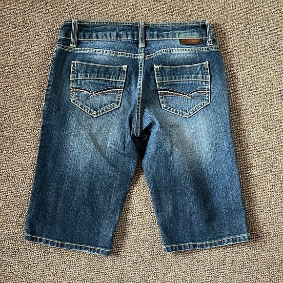 Blue Jean Low Rise Shorts with Classic Wash and Straight-Cut Hems - Picture 2 of 7
